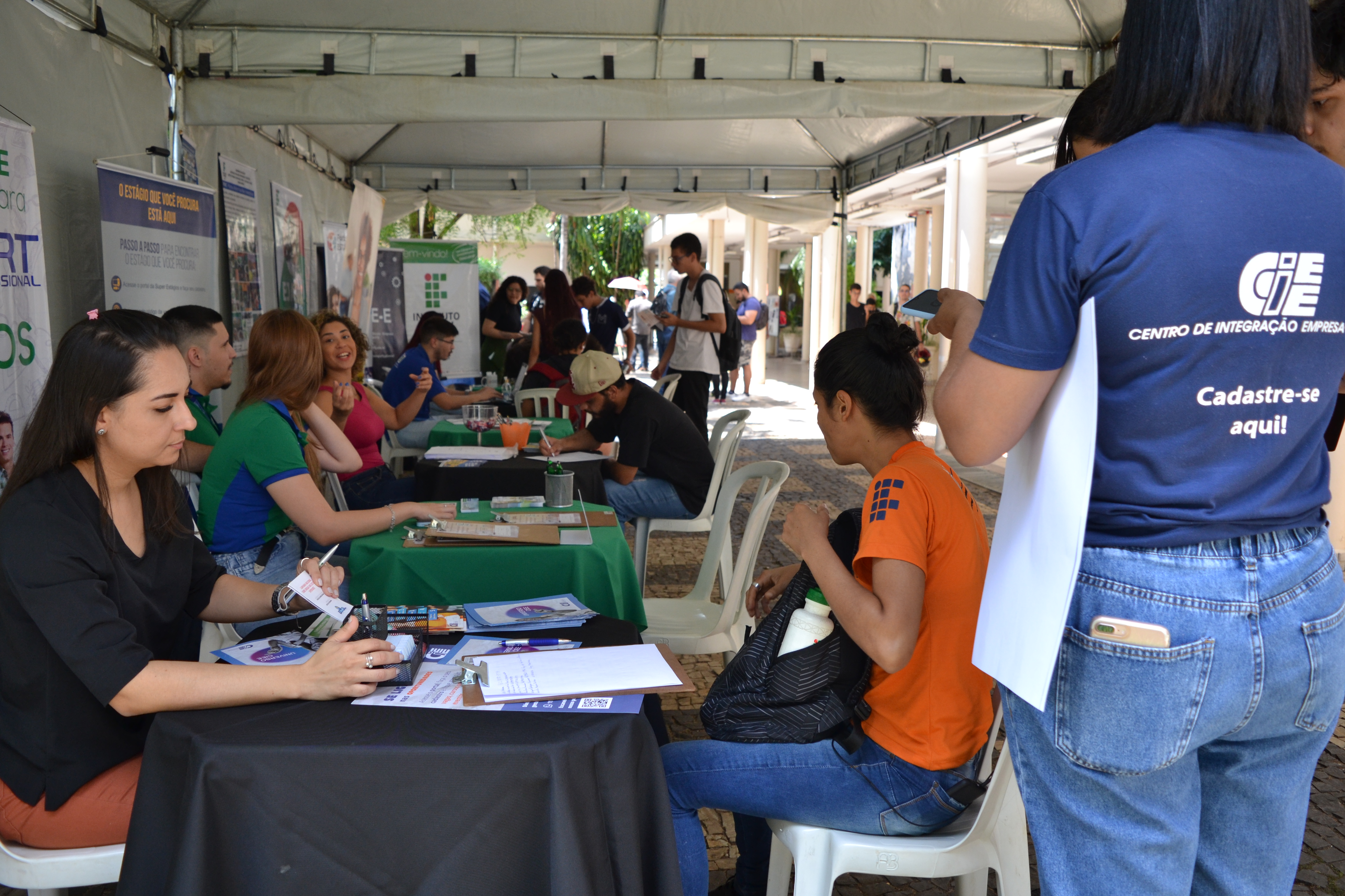 Ação é voltada a estudantes dos cursos técnicos e superiores. Comunidade externa também pode participar do feirão de estágios e vagas de emprego